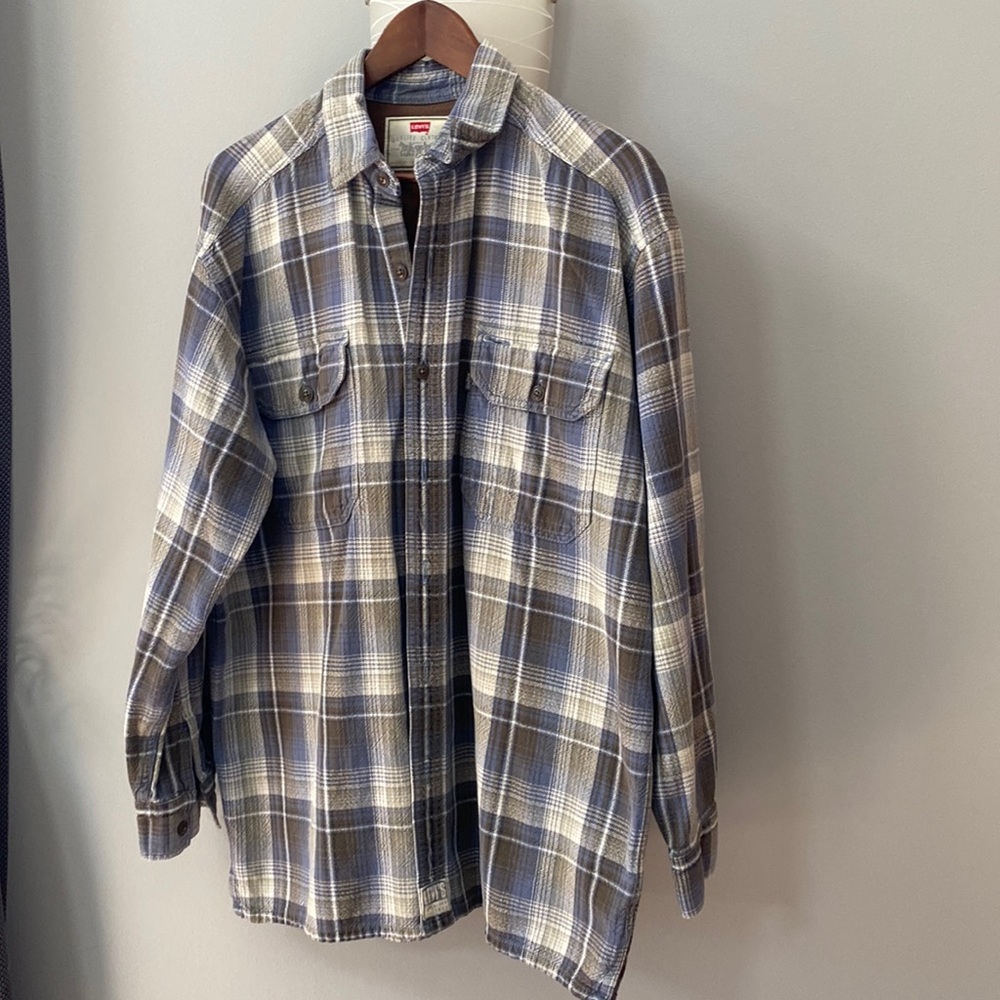 Vintage Levi’s men’s plaid button down shirt .